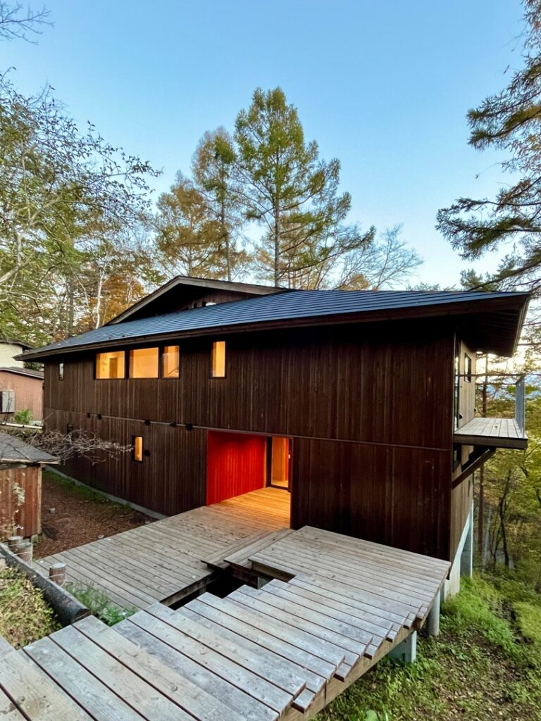千ヶ滝の家-離れのある家 | House in Sengataki-House with Annexes みかんぐみ MIKAN ...