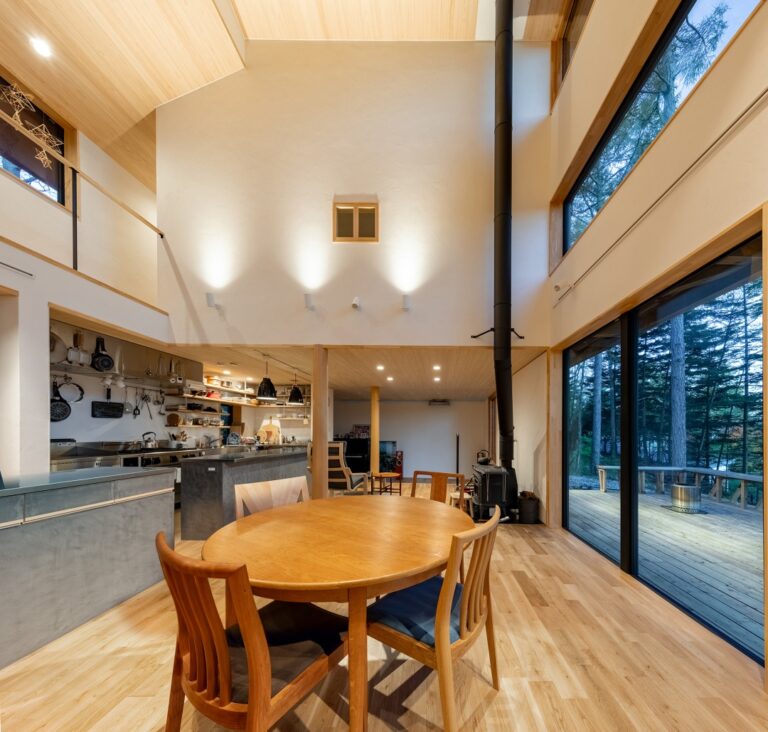 千ヶ滝の家-離れのある家 | House in Sengataki-House with Annexes みかんぐみ MIKAN ...